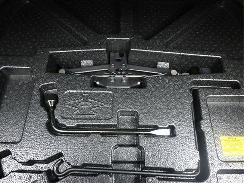 Used 2015 Toyota Avalon XLE image 29