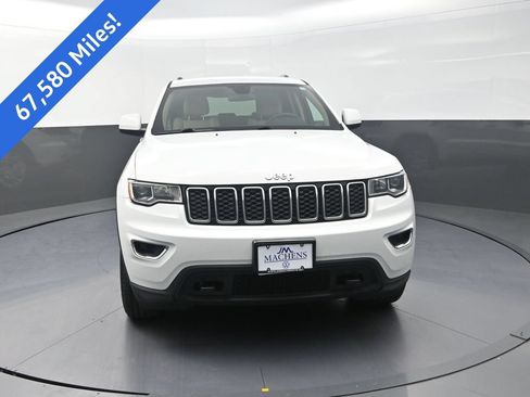 Used 2019 Jeep Grand Cherokee Laredo AWD/4WD image 2