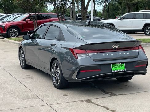Used 2025 Hyundai Elantra Sport FWD image 4