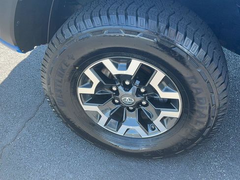 Certified 2020 Toyota Tacoma TRD Off-Road w/ Technology Package AWD/4WD image 12