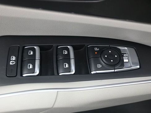 Used 2025 Kia Sorento S image 7