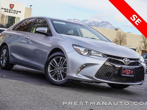 Used 2016 Toyota Camry SE image 1