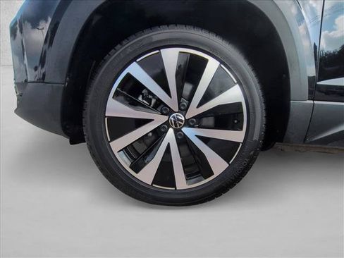 Used 2024 Volkswagen Taos SE FWD image 22