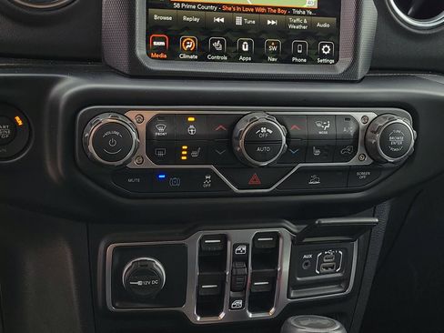 Used 2022 Jeep Wrangler Unlimited Sahara w/ Cold Weather Group image 27