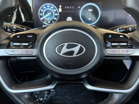 Used 2025 Hyundai Elantra SEL FWD image 24
