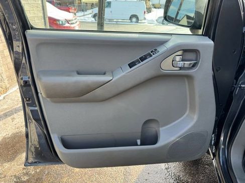 Used 2013 Nissan Frontier SV image 10