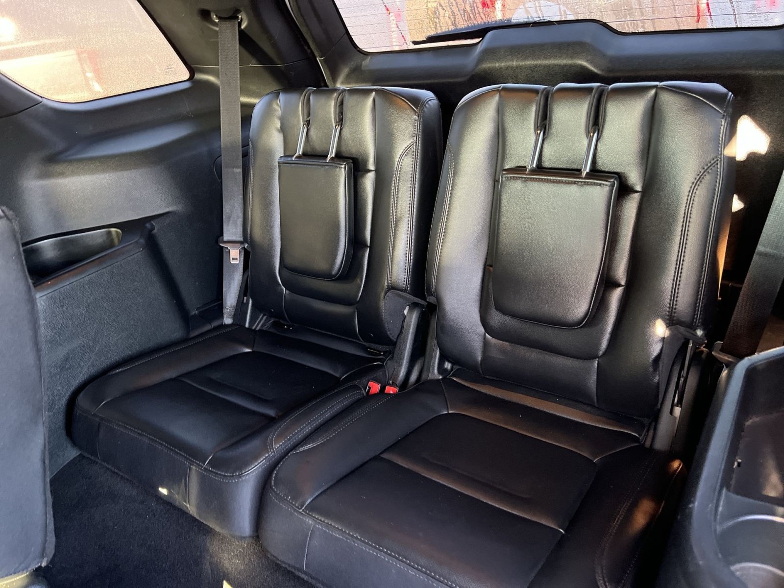 Used 2018 Ford Explorer XLT w/ Equipment Group 202A AWD/4WD image 32