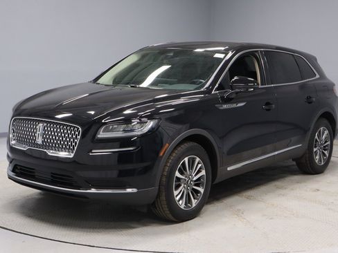 Used 2022 Lincoln Nautilus FWD w/ Premium Package image 9