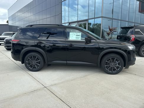 New 2026 Nissan Pathfinder SL FWD image 3
