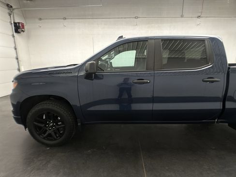 Used 2022 Chevrolet Silverado 1500 Custom w/ LPO, Dark Essentials Package AWD/4WD image 5