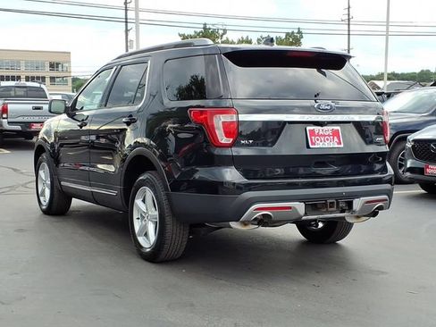 Used 2017 Ford Explorer XLT w/ Equipment Group 202A AWD/4WD image 6