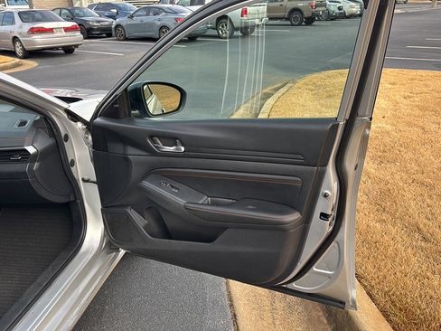 Used 2020 Nissan Altima 2.5 SR image 12