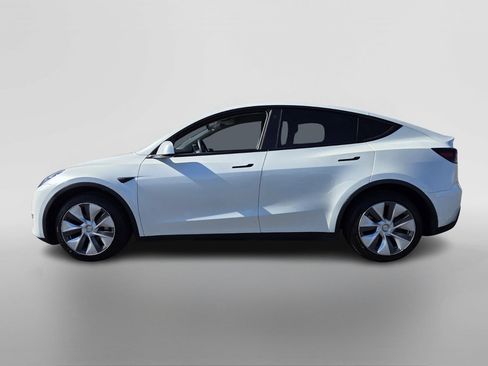 Used 2023 Tesla Model Y Long Range AWD/4WD image 2