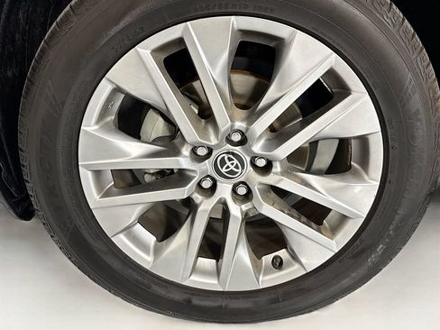 Used 2023 Toyota RAV4 XLE Premium FWD image 30