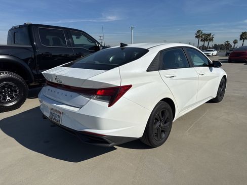 Used 2022 Hyundai Elantra SEL w/ Cargo Package image 3