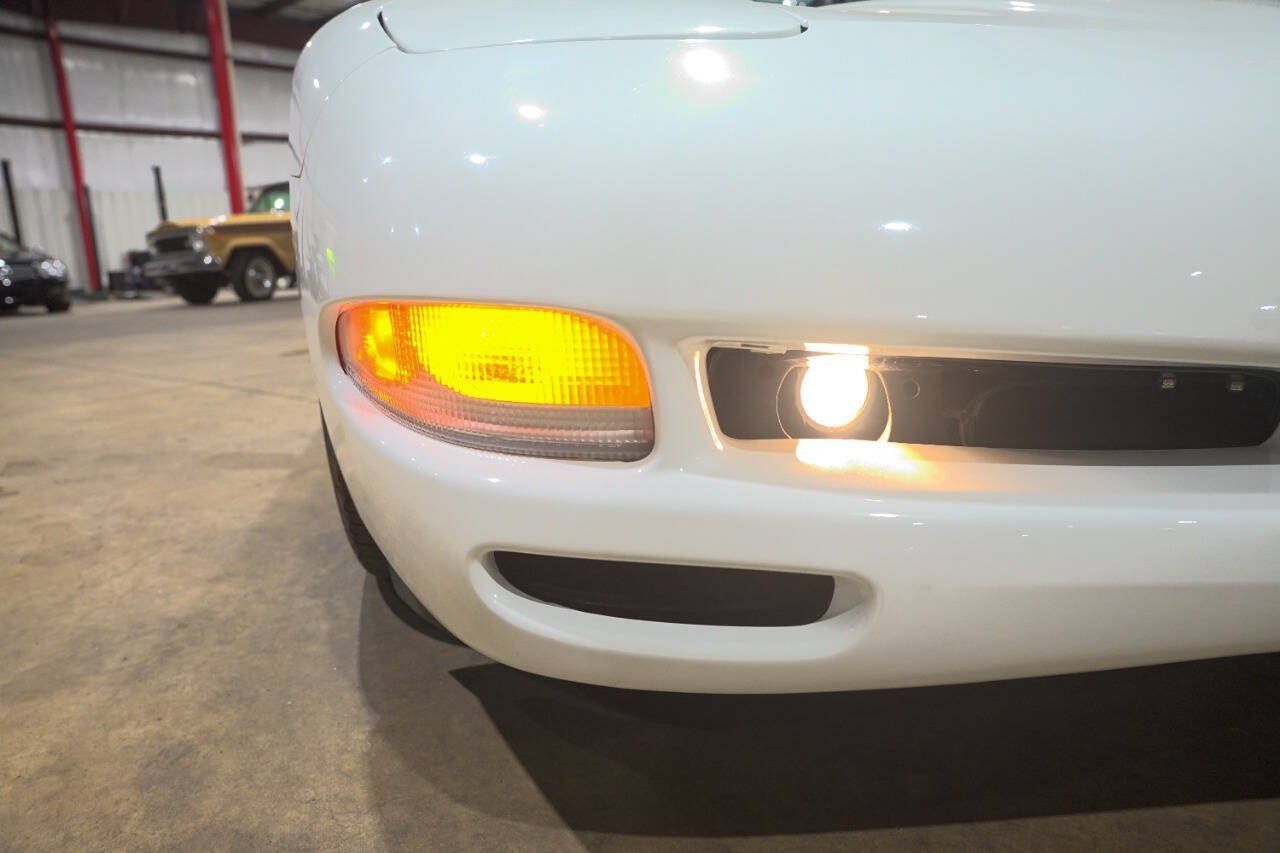 Used 1998 Chevrolet Corvette Coupe RWD image 33