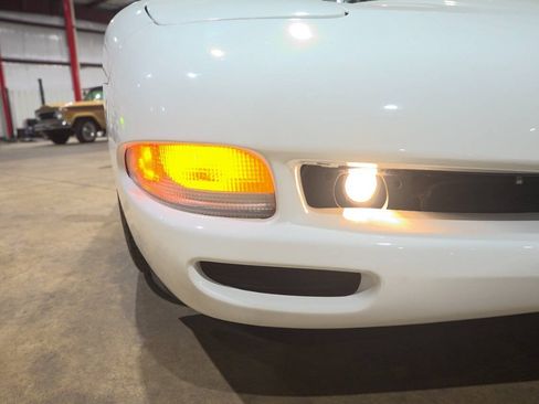 Used 1998 Chevrolet Corvette Coupe RWD image 33