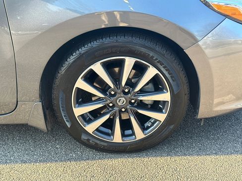 Used 2016 Nissan Altima 2.5 SL w/ 2.5 Technology Package image 11