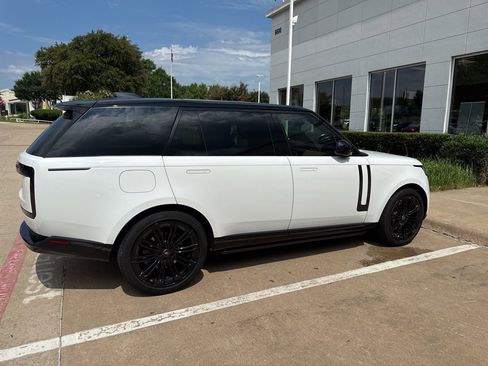 Used 2024 Land Rover Range Rover Long Wheelbase SE AWD/4WD image 3