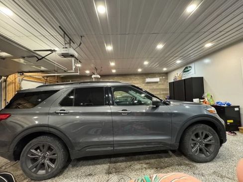 Used 2021 Ford Explorer XLT w/ Equipment Group 202A AWD/4WD image 1