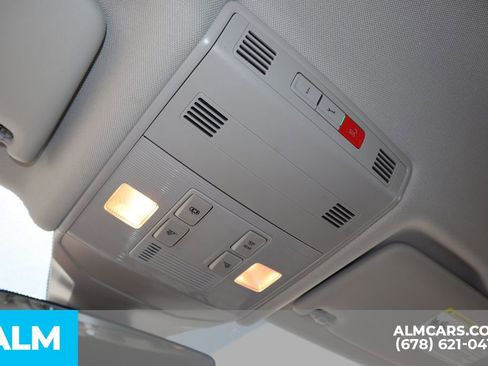 Used 2024 Volkswagen Jetta SE image 33