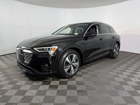 Used 2024 Audi Q8 e-tron Premium Plus w/ Premium Plus Package AWD/4WD image 3