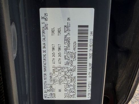 Used 2025 Toyota Tacoma TRD Off-Road AWD/4WD image 27