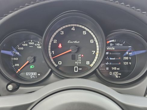 Used 2021 Porsche Macan Turbo image 16