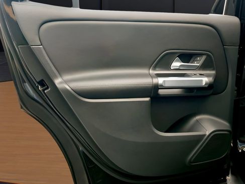 Used 2024 Mercedes-Benz GLB 250 image 31