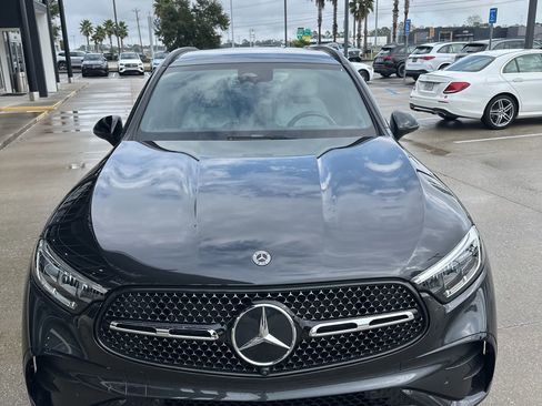 Used 2025 Mercedes-Benz GLC 300 4MATIC image 3