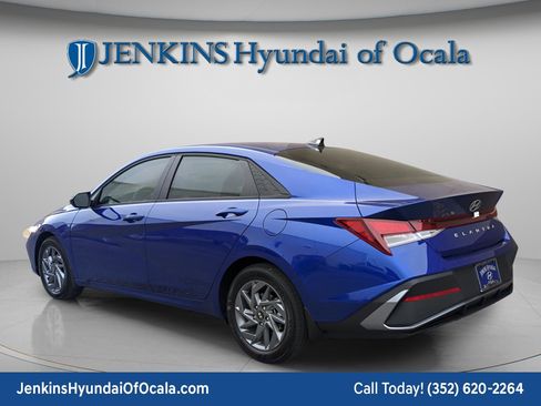 Used 2025 Hyundai Elantra Sport image 5