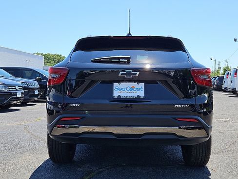 Used 2024 Chevrolet Trax ACTIV w/ Sunroof Package FWD image 5