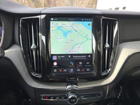 Certified 2025 Volvo XC60 B5 Plus image 33