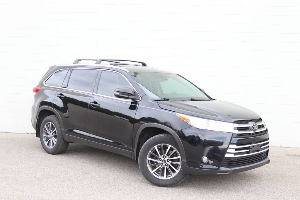 Used 2019 Toyota Highlander XLE AWD/4WD image 1