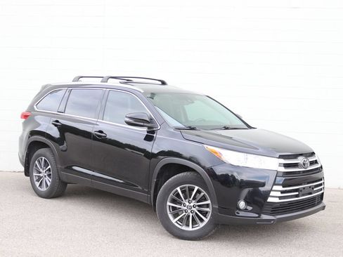 Used 2019 Toyota Highlander XLE AWD/4WD image 1
