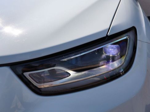 Used 2024 Chrysler Pacifica Limited FWD image 9