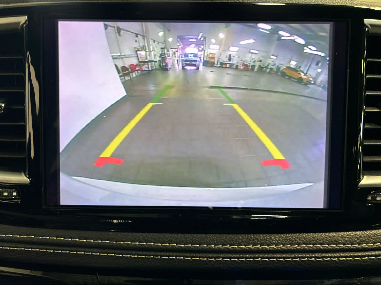 Used 2025 Chrysler Pacifica Limited FWD image 5