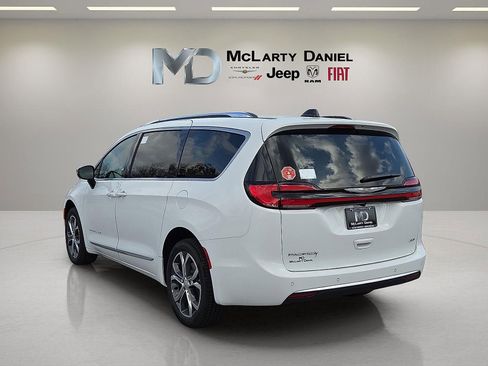New 2026 Chrysler Pacifica Pinnacle AWD/4WD image 4