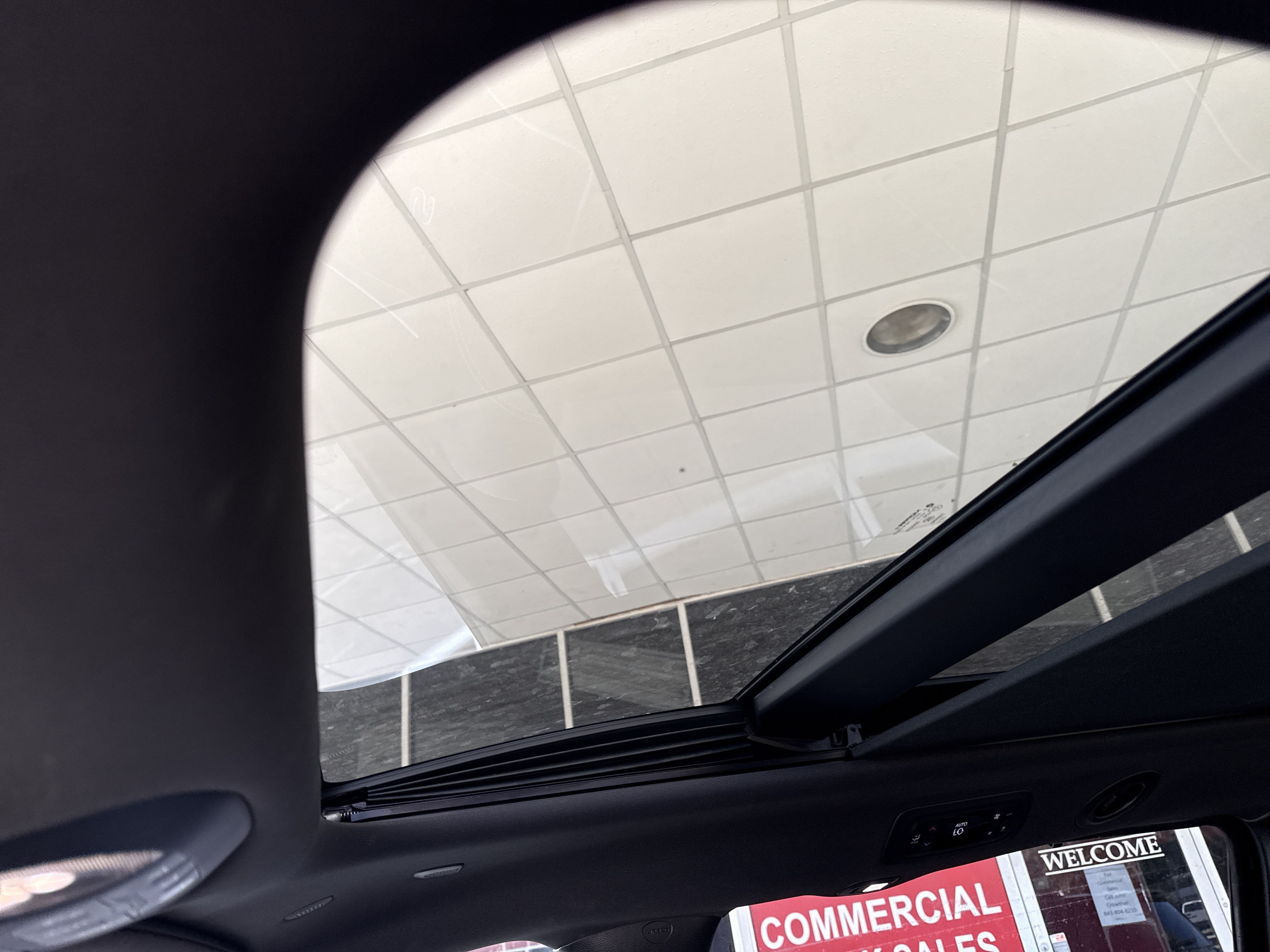Used 2025 Chrysler Pacifica Limited FWD image 27