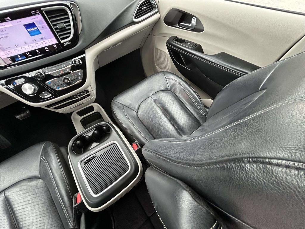 Used 2022 Chrysler Pacifica Touring-L FWD image 15