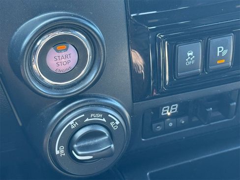 Used 2021 Nissan Titan PRO-4X image 22
