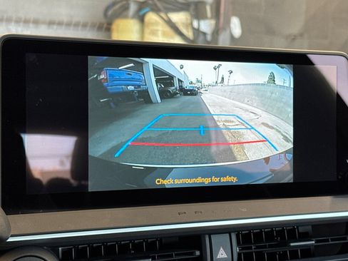 Certified 2024 Toyota Prius XLE FWD image 25