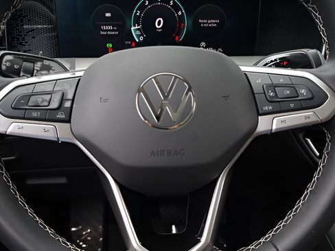 Certified 2025 Volkswagen Tiguan SE w/ Panoramic Sunroof Package AWD/4WD image 20