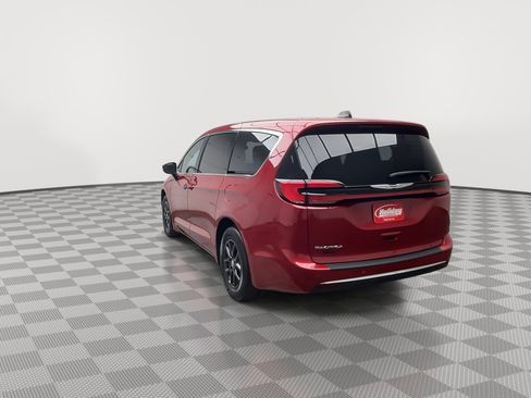 Used 2025 Chrysler Pacifica Select FWD image 37
