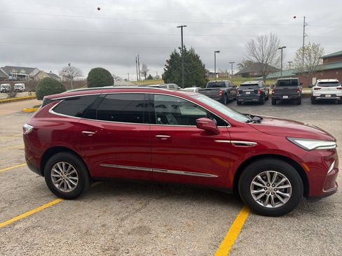 Used 2024 Buick Enclave Premium image 4
