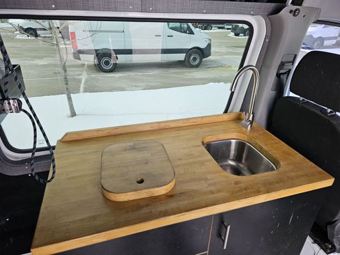 Used 2015 Mercedes-Benz Sprinter 2500 image 19