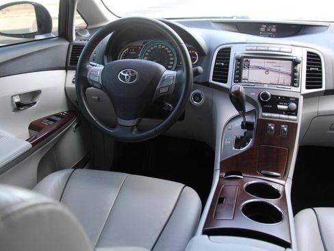 Used 2011 Toyota Venza w/ Premium Pkg #2 FWD image 9