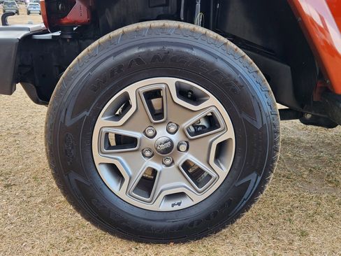 Used 2014 Jeep Wrangler Sahara w/ Connectivity Group image 18