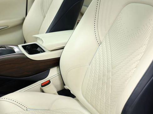 Used 2021 Aston Martin DBX AWD/4WD image 19