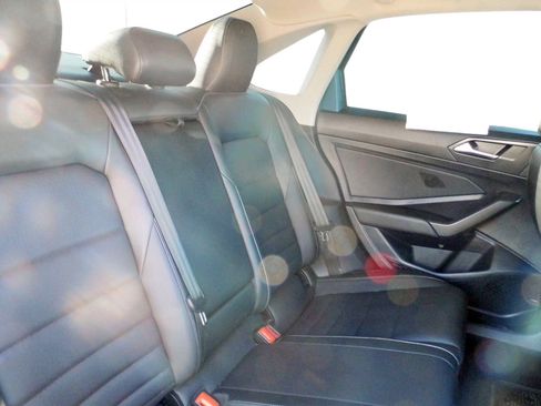 Used 2021 Volkswagen Jetta SE w/ SE Cold Weather Package image 25